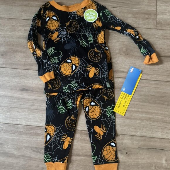 CUTE size 2T HALLOWEEN SPIDERMAN glow in the dark two piece PAJAMAS new - Picture 1 of 2